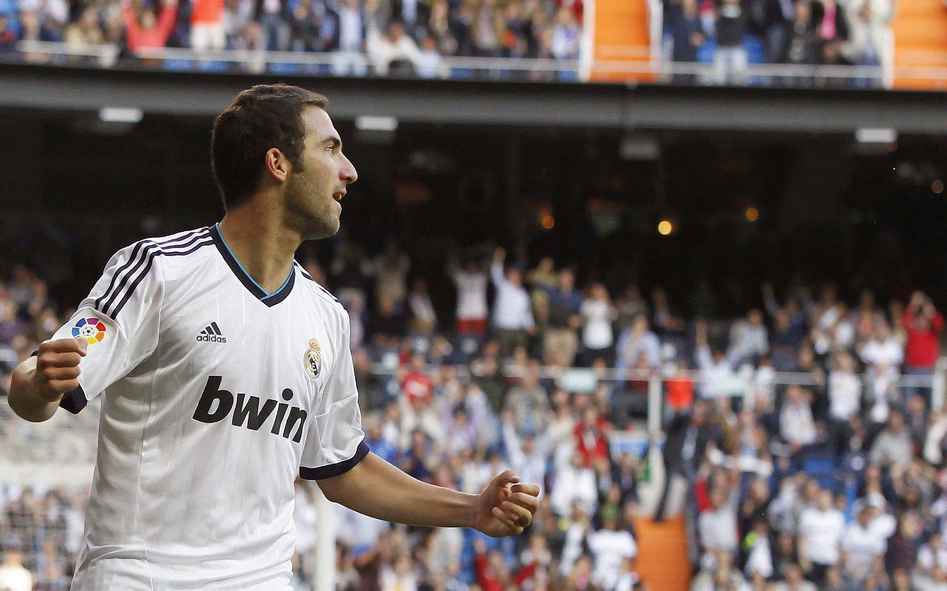 【B体育】纳达尔关键破发点制胜 挺进法网半决赛